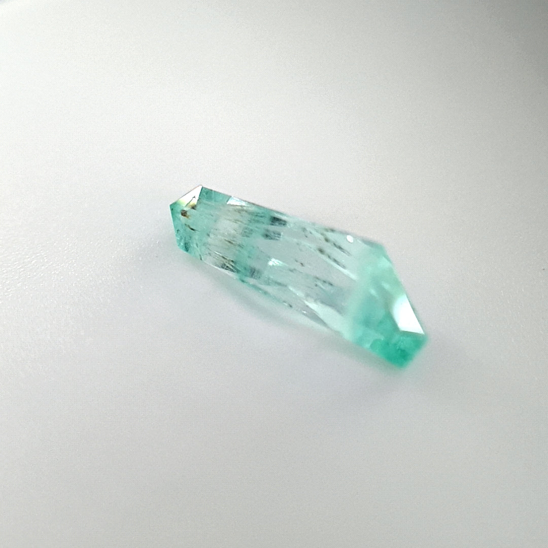 0.99ct Australian Emerald, Green - Freeform cut