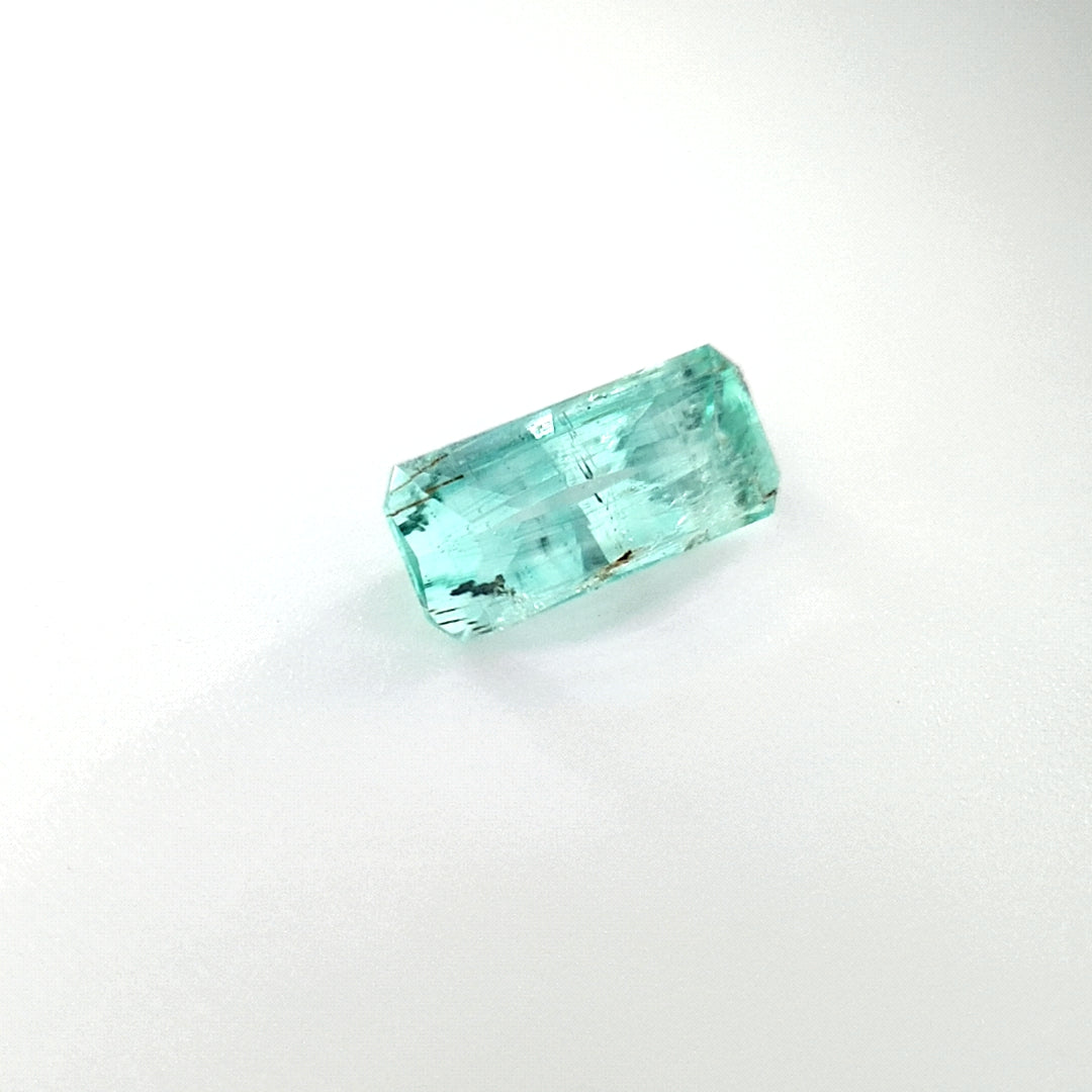 0.79ct Australian Emerald, Green - Emerald-Scissor Cut