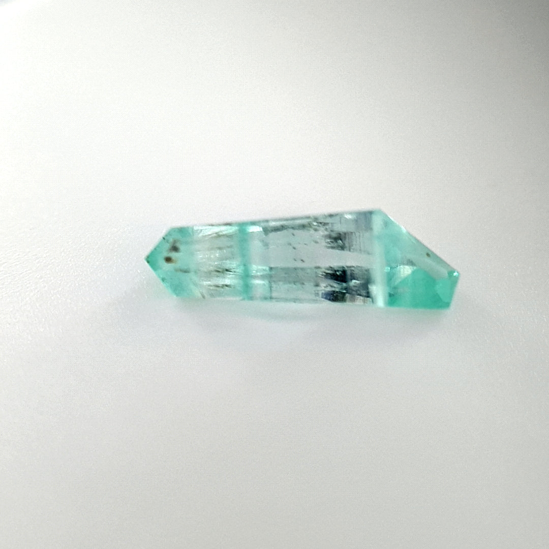 0.99ct Australian Emerald, Green - Freeform cut