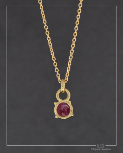 Ruby Cabochon - 18k Yellow Gold - Poppy