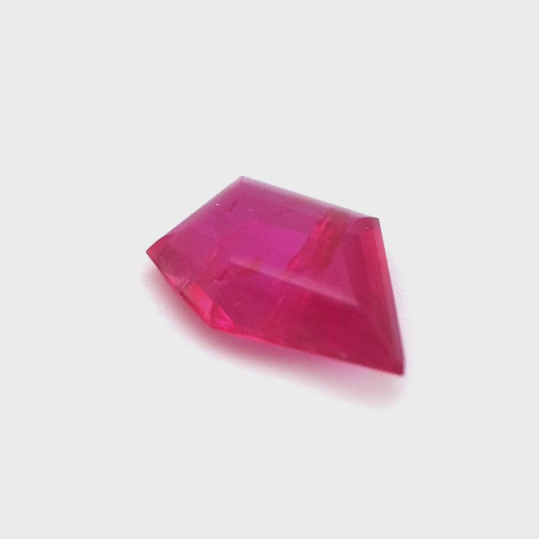 Mozambique Ruby – 0.93ct Freeform Cut (Red &amp; Pink)