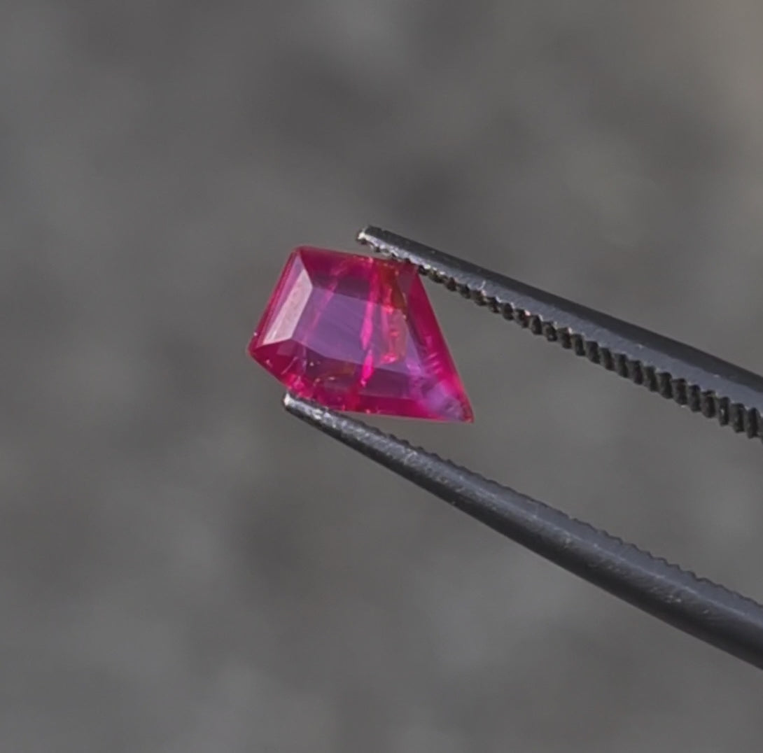 Mozambique Ruby – 0.93ct Freeform Cut (Red & Pink)