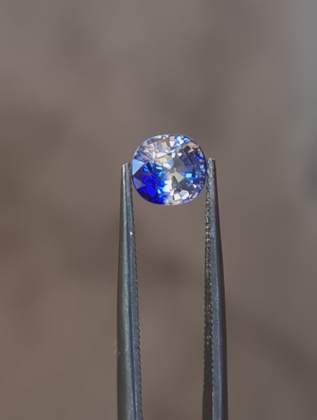 Sri Lanka Sapphire – 1.69ct Oval Cut, Parti clear Blue