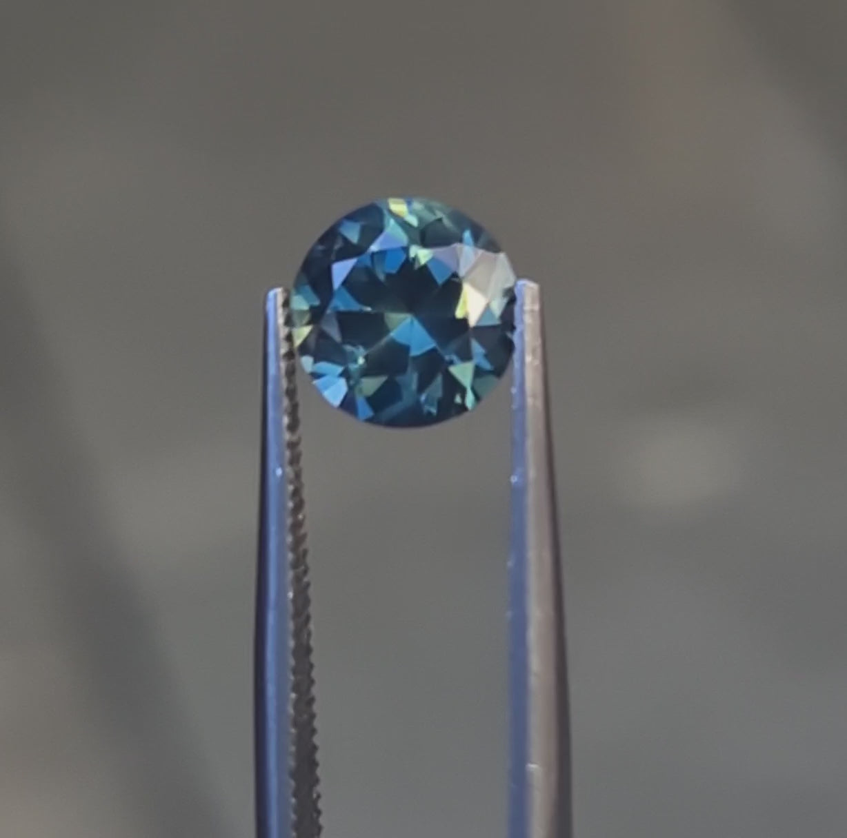 Queensland Sapphire – 2.10ct Round Cut, Teal, Blue, Green