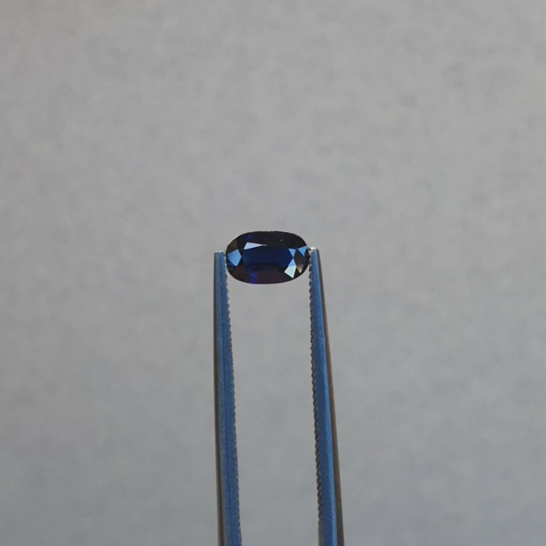 0.62ct Australian Sapphire, Blue, Black - Oval