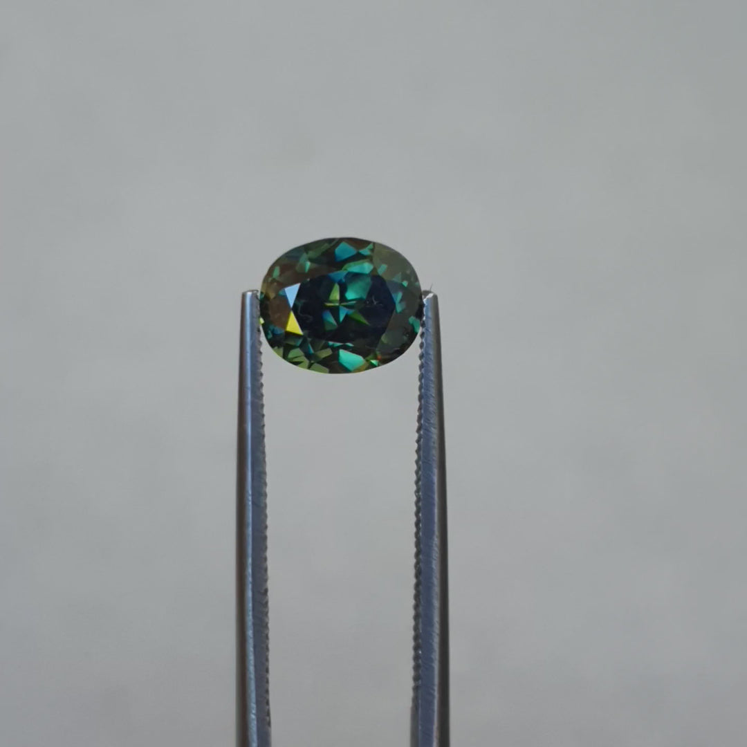 2.61ct Australian Sapphire, Parti, Blue, yellow, Teal, Green - Oval