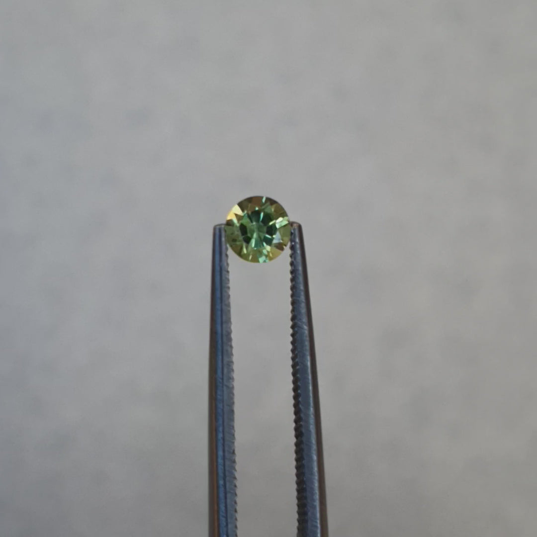 0.52ct Australian Sapphire, Green - Round