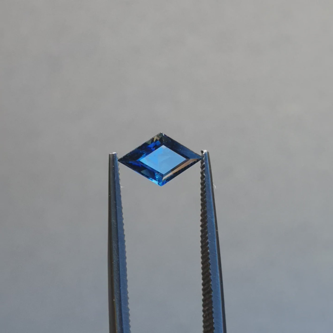 1.03ct Australian Sapphire, Blue - Diamond