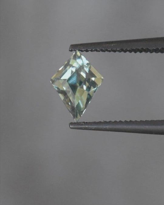 1.02ct Australian Sapphire, Green, Teal - Kite