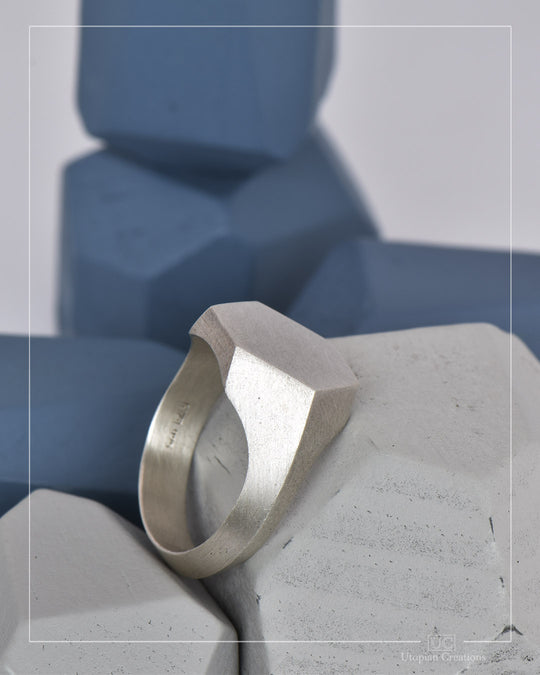 Signet Ring, Hexagon East West