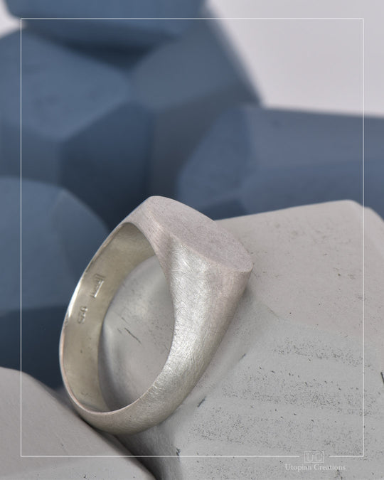 Signet Ring, Large East West Oval