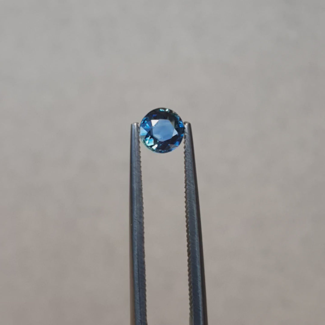 0.65ct Australian Sapphire, Parti, Blue, Yellow, Green, Teal - Round