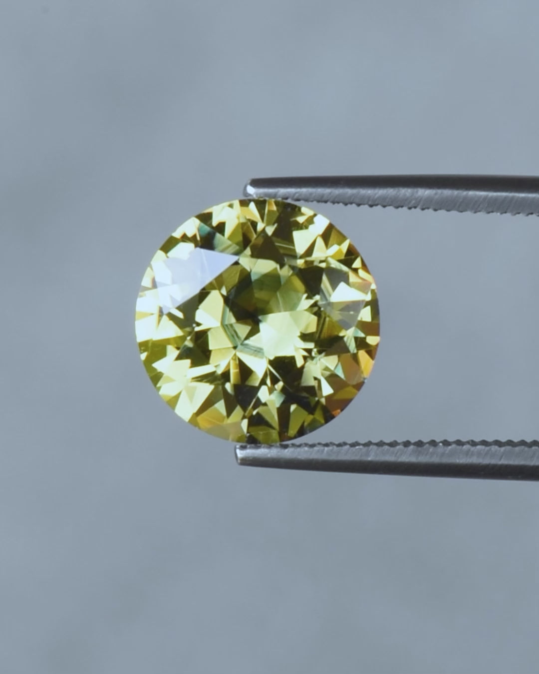 4.15ct Australian Yellow/Parti Sapphire - Round