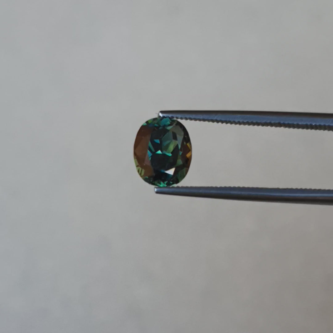 2.61ct Australian Sapphire, Parti, Blue, yellow, Teal, Green - Oval